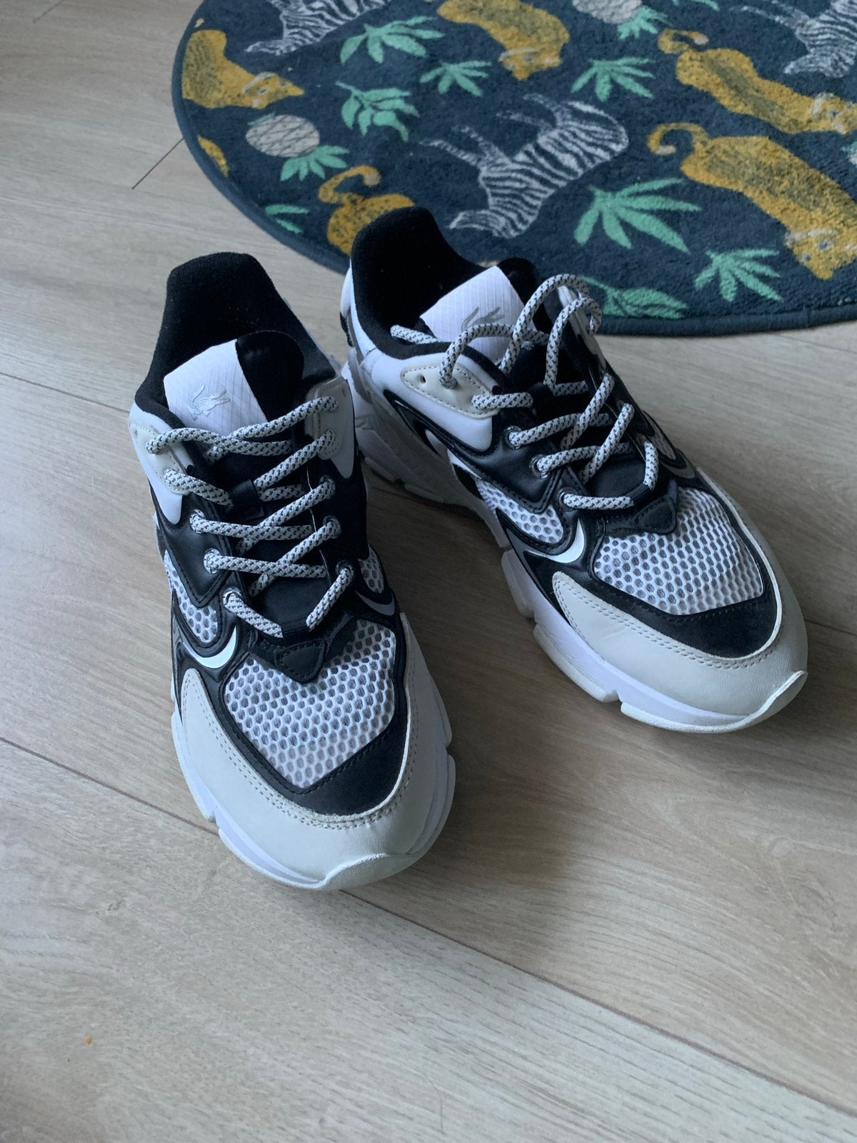 Lacoste sneakers zwart/wit maat 41 - Zo goed als nieuw, Zwart, Ophalen of Verzenden, Sneakers of Gympen, Zo goed als nieuw