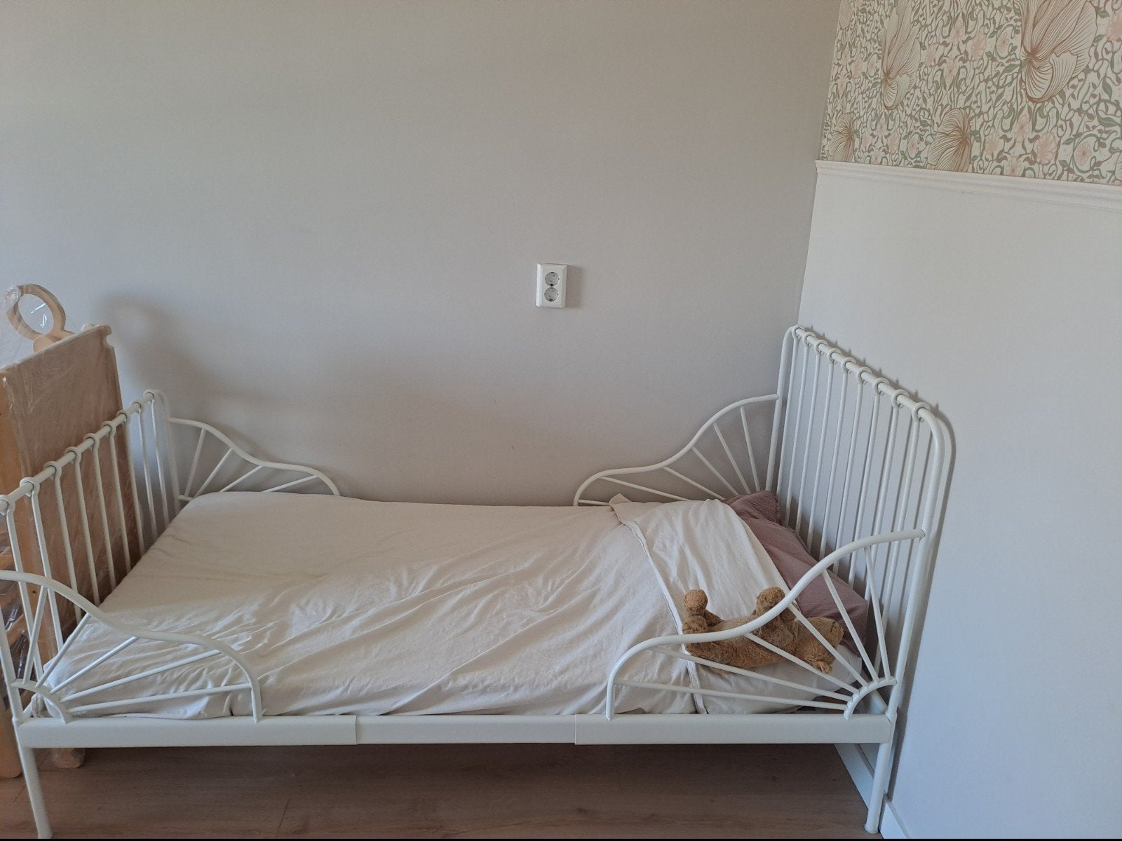 Meegroeibed Ikea wit (zonder matras), Kinderen en Baby's, Kinderkamer | Bedden, Ophalen, 70 tot 85 cm, Zo goed als nieuw, Matras