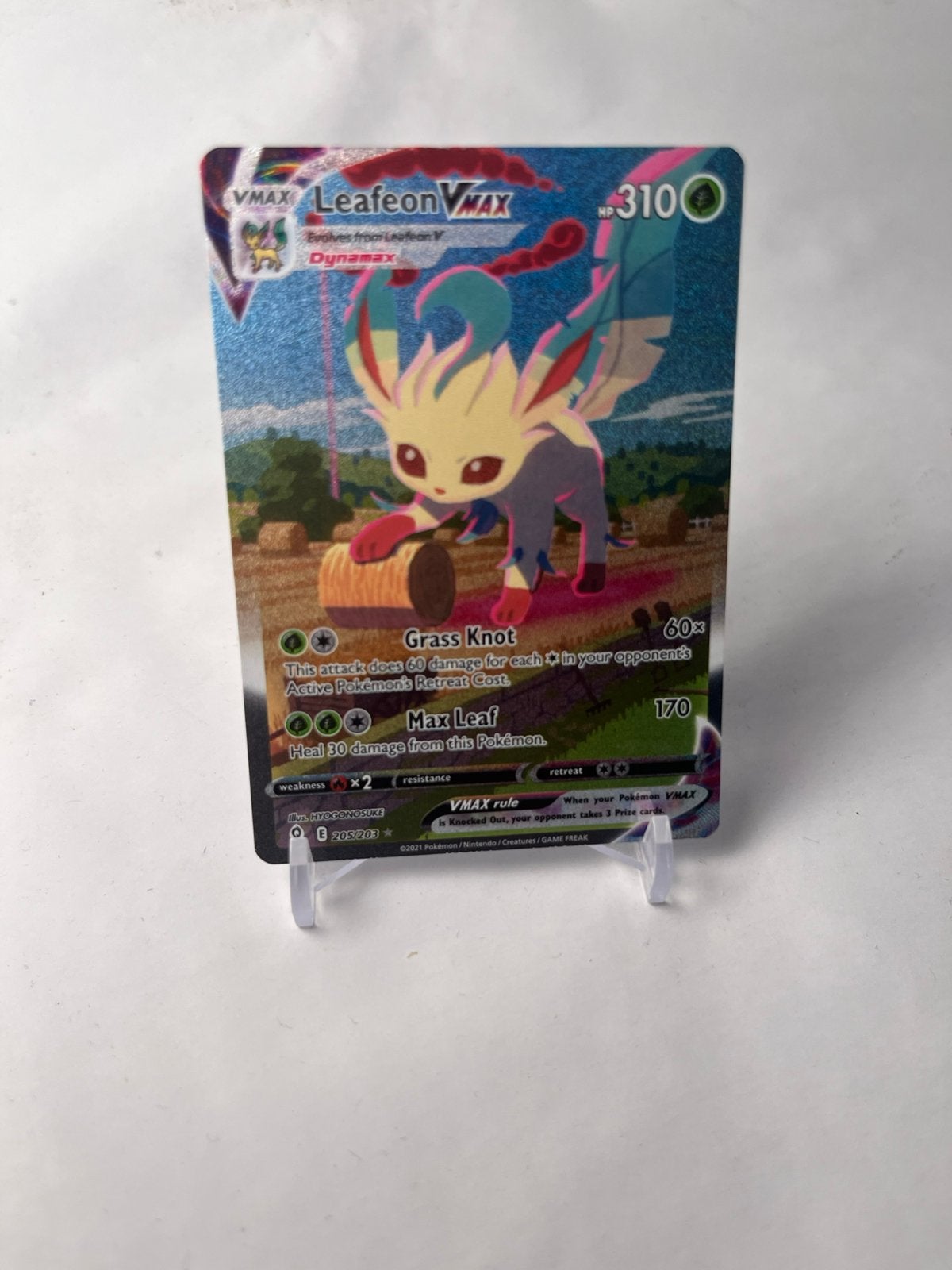 Pokemon Leafeon Vmax #205 / Near Mint, Ophalen of Verzenden, Zo goed als nieuw, Losse kaart, Foil