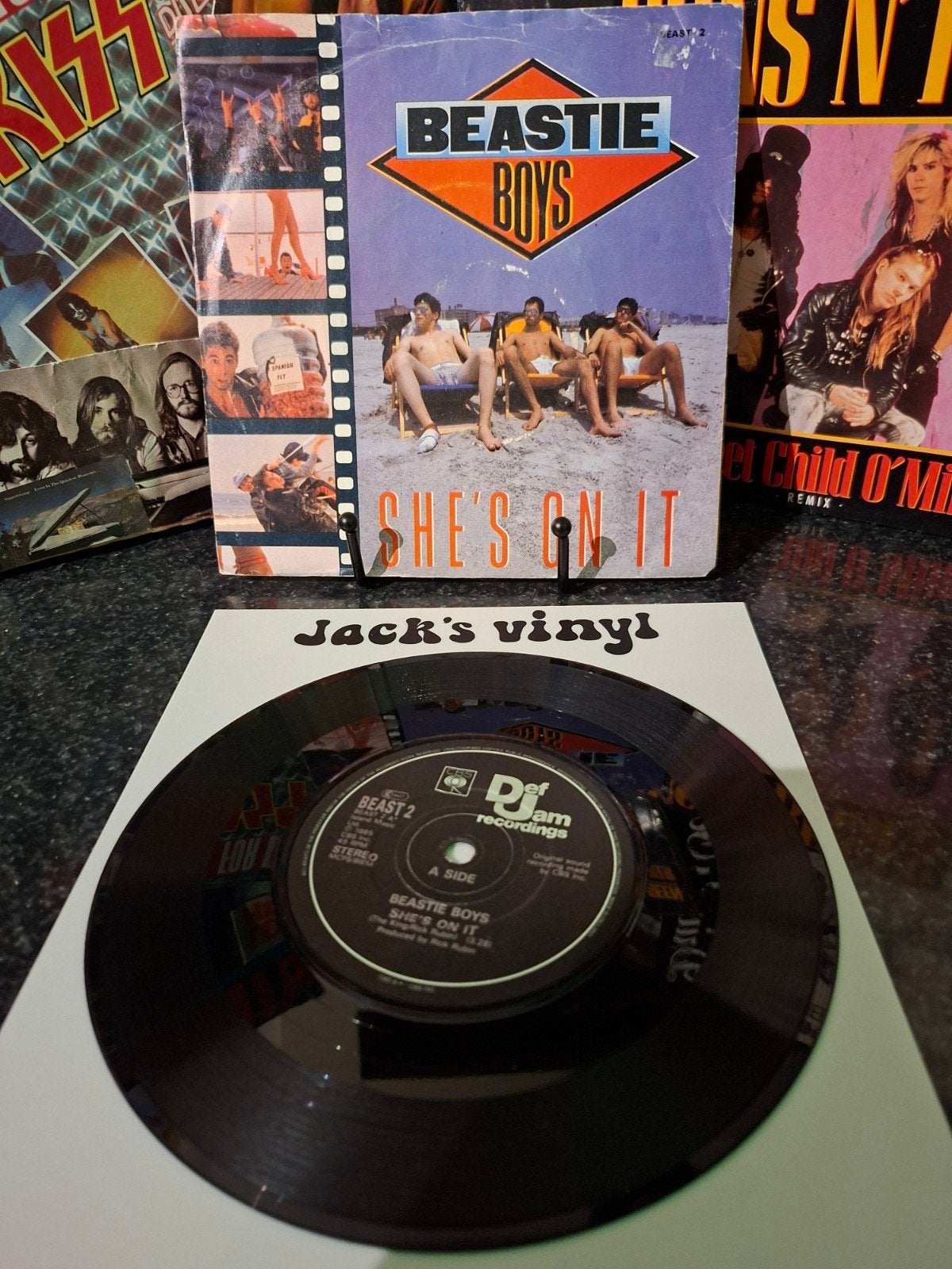 Beastie Boys - She's On It (7 inch vinyl single)1985/2, Gebruikt, 7 inch, Ophalen of Verzenden, Fotohoes