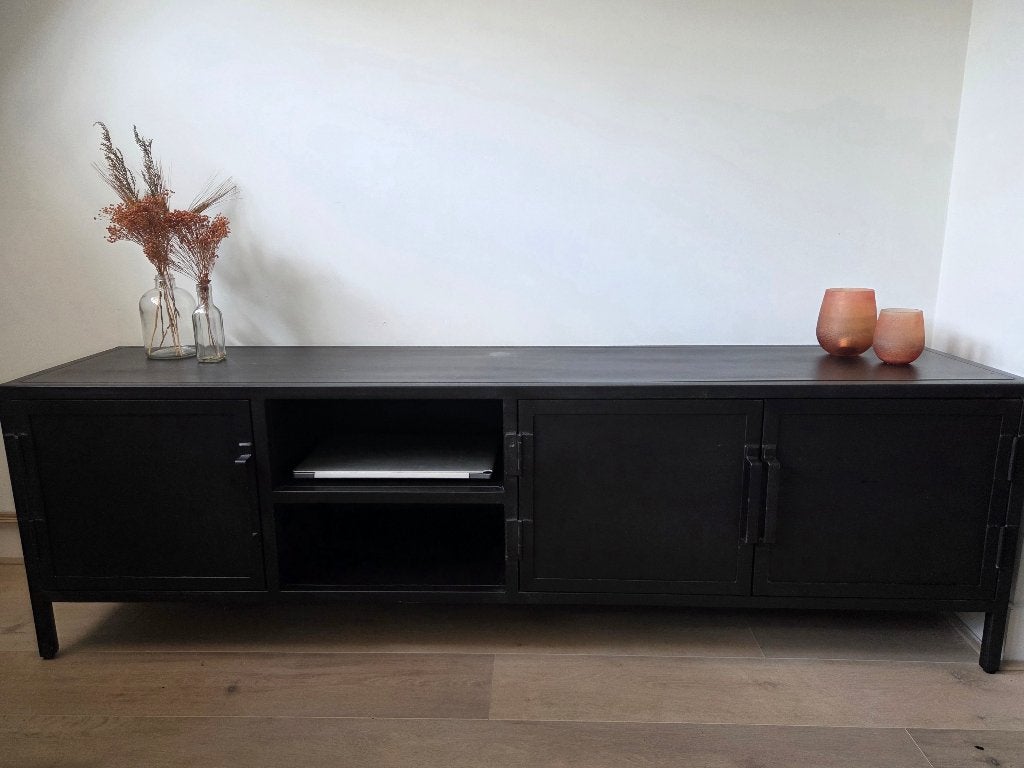 Zwart metalen TV-meubel De Bommel - 180x40x55 cm, Ophalen, Gebruikt, 150 tot 200 cm, Zwart metaal