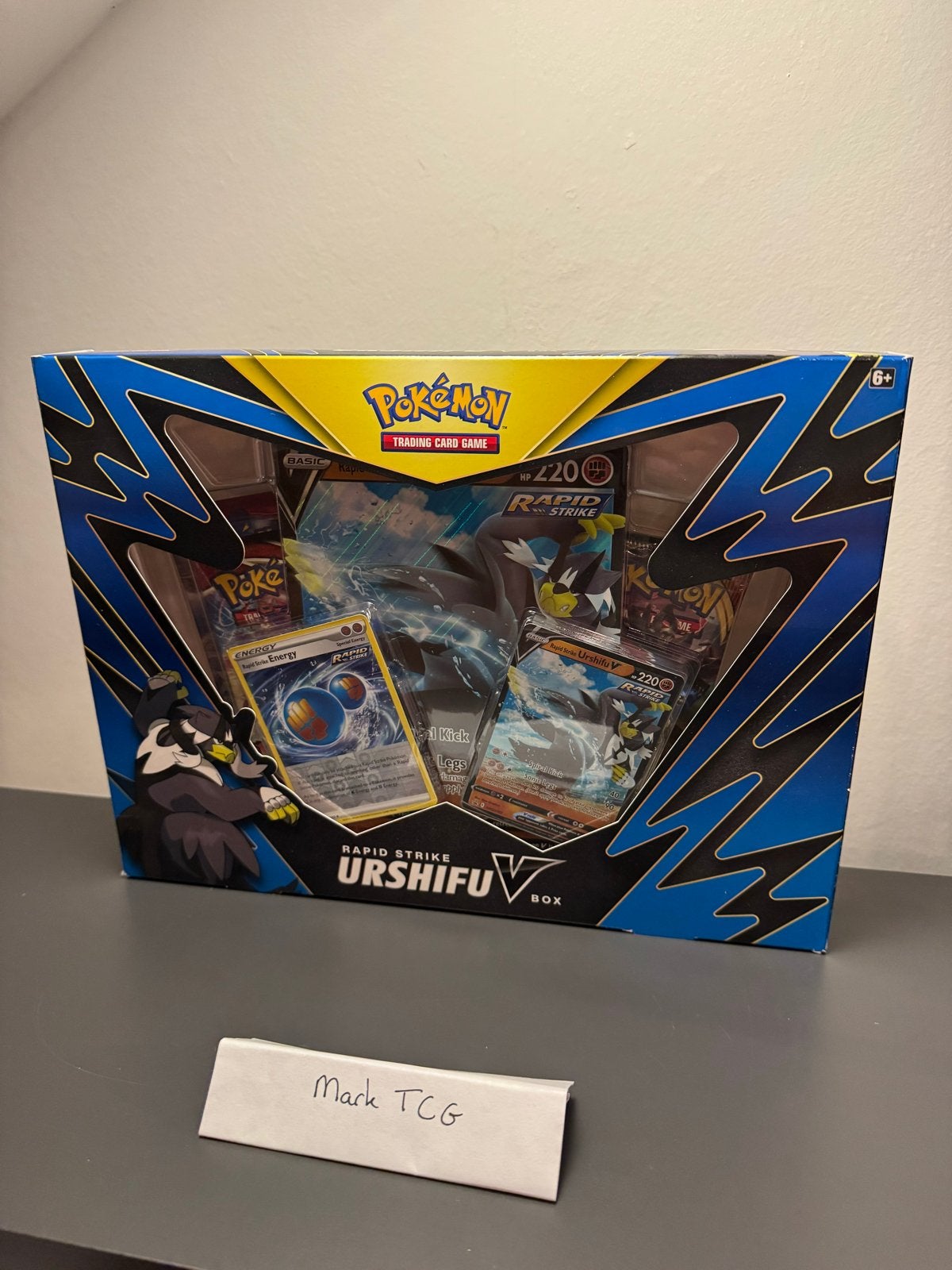 Pokémon Rapid Strike Urshifu V Box - Nieuw en Geseald, Ophalen of Verzenden, Nieuw, Overige typen
