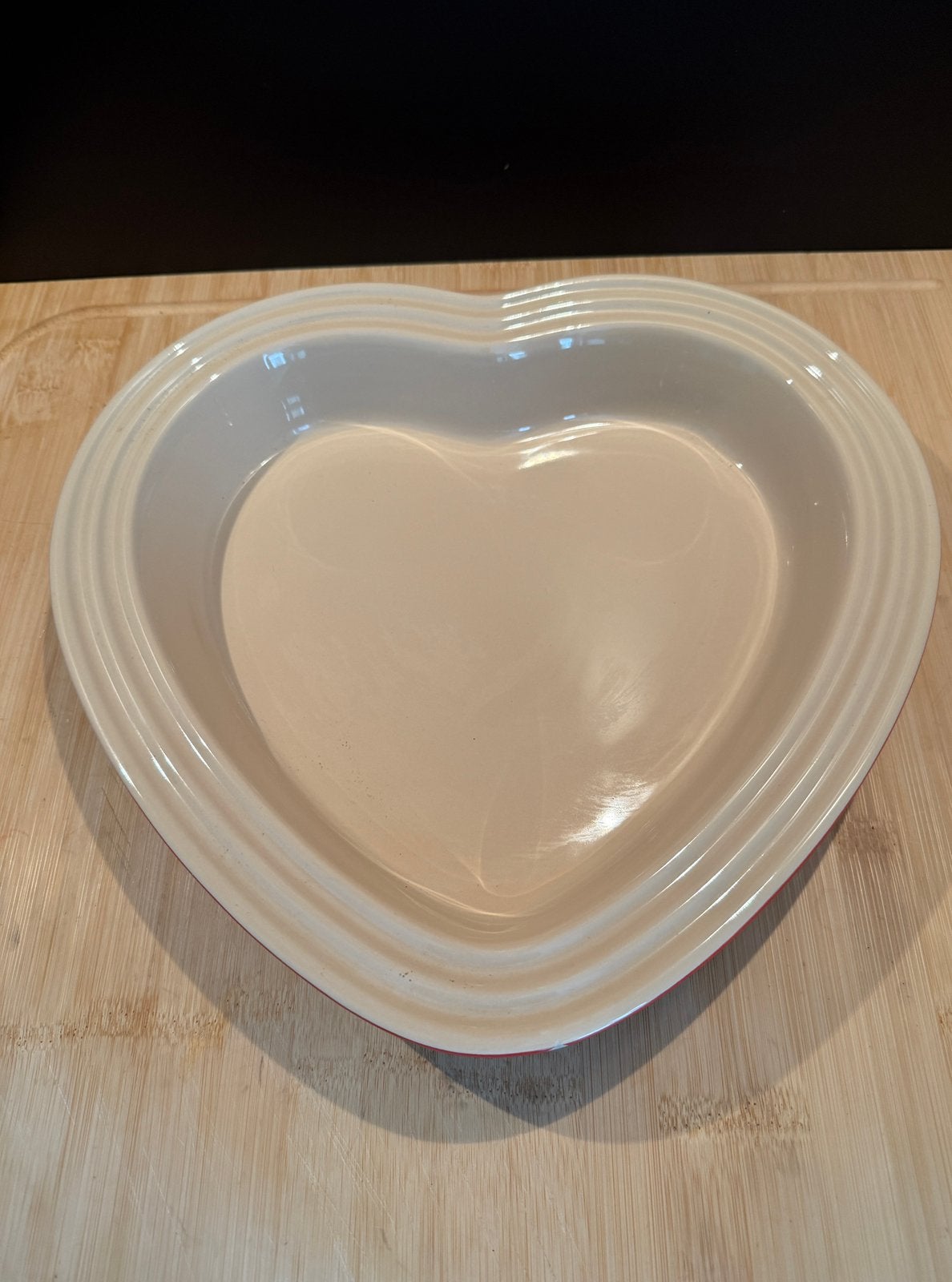 Titel: Le Creuset hartvormige quichevorm / bakvorm - rood, Ophalen of Verzenden, Overige stijlen, Aardewerk, Schaal of Schalen