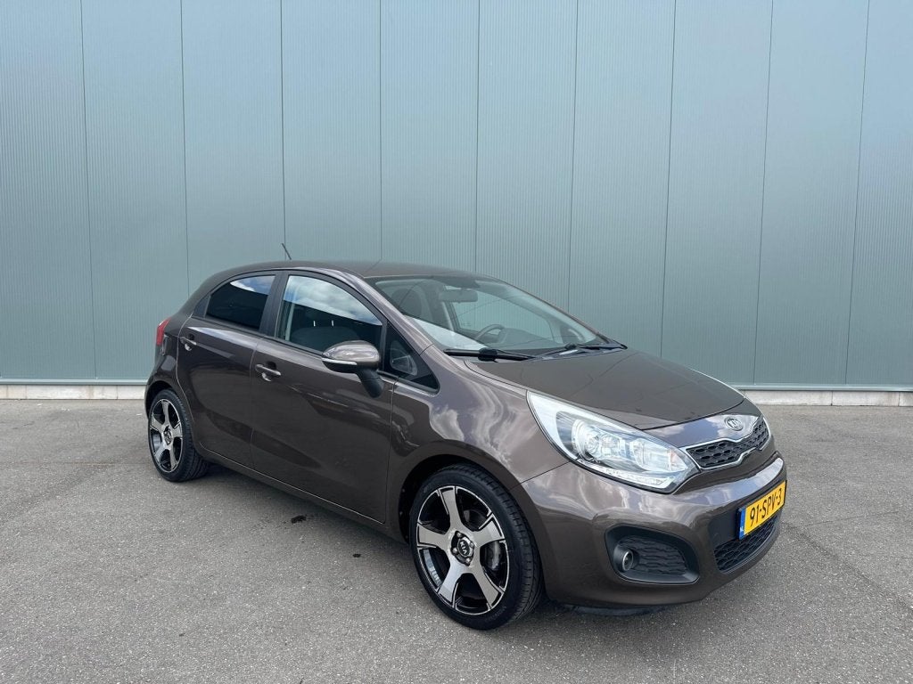 Kia Rio 1.2 CVVT Plus Pack AIRCO | TREKHAAK | ONDERHOUDSBOEK, Auto's, 21 km/l, Euro 5, 40 €/maand, 4 cilinders