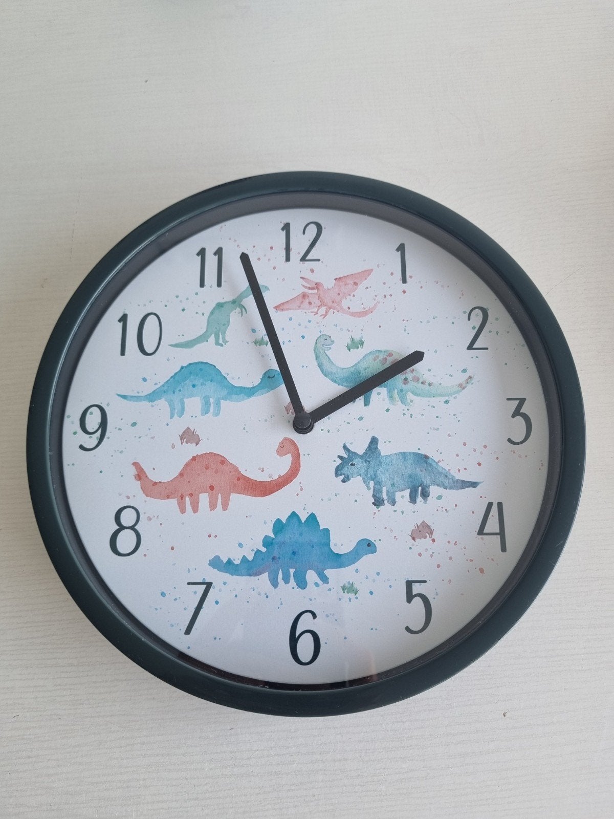 Leuke Wandklok met Dinosaurus Thema voor Kinderkamer, Ophalen, Gebruikt, Wandklok