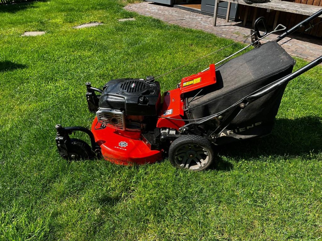 Ariens LM21S Grasmaaier met aandrijving, Ophalen, Cirkelmaaier, Gebruikt, Benzine-grasmaaier