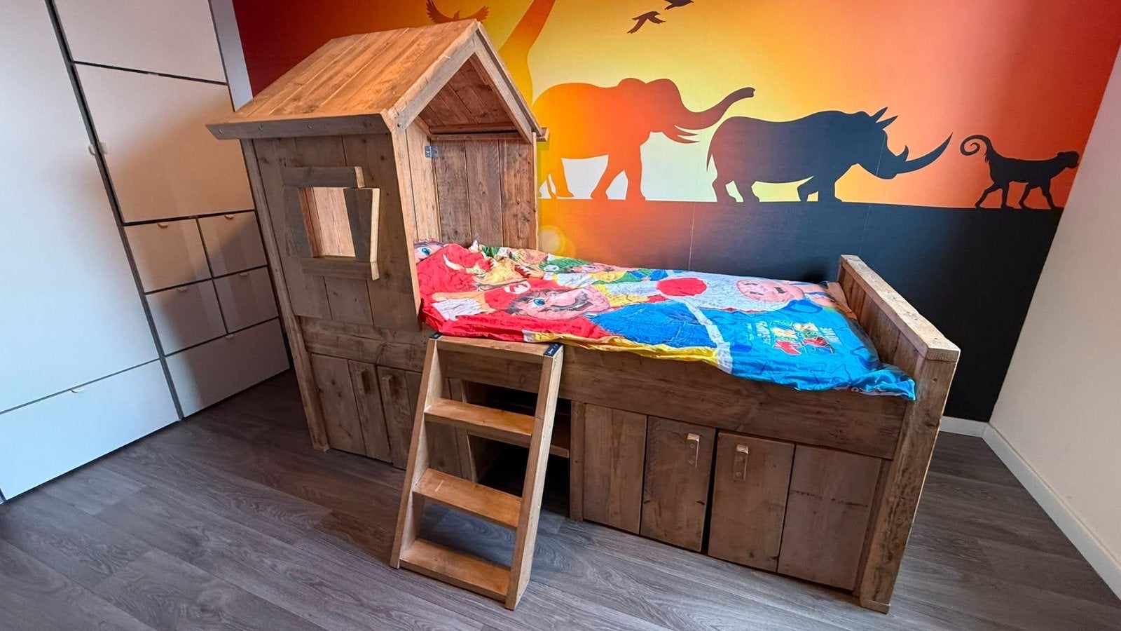 Uniek Houten hoogslaper Huisbed met Opbergruimte en Trapje, Ophalen, 85 tot 100 cm, Zo goed als nieuw, Hoogslaper of Stapelbed