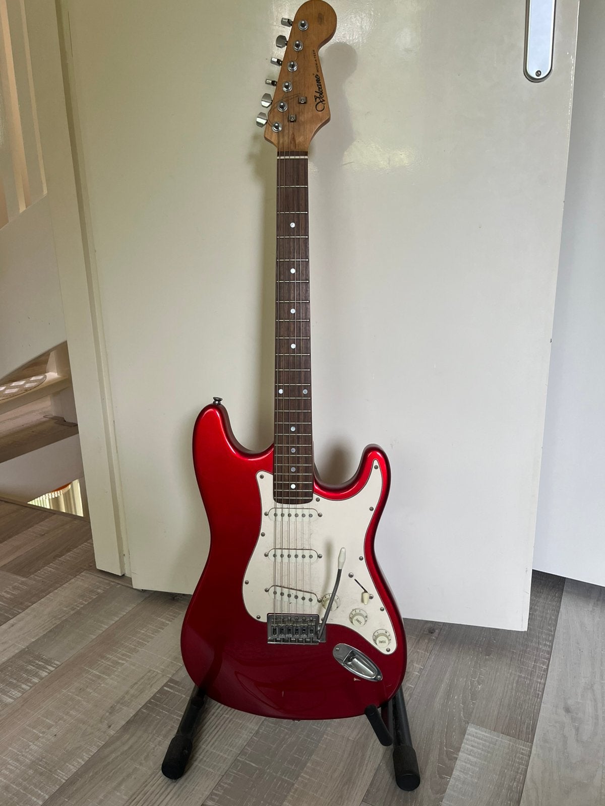 Rode elektrische gitaar, merk: Volcano. DEFECT, Ophalen, Zo goed als nieuw, Solid body, Overige merken