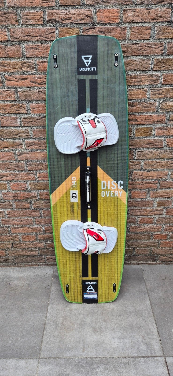 Brunotti Discovery Kiteboard 140x42 inclusief bindingen, Watersport en Boten, Kitesurfen, Twintip, Ophalen, Gebruikt, Kiteboard