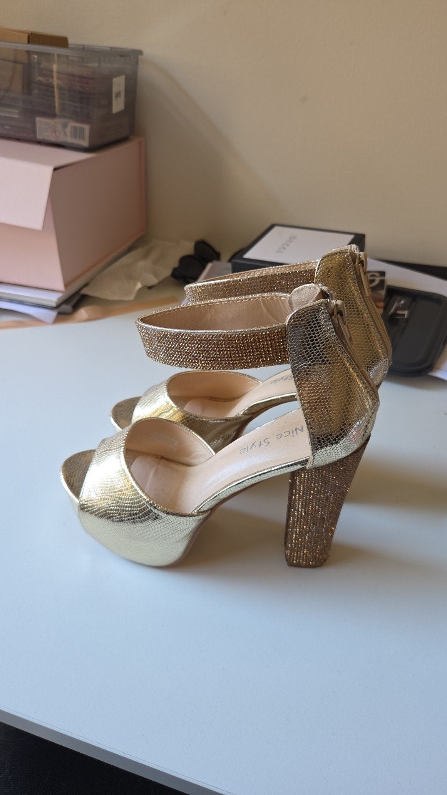 Gouden hakken met glitterhak - Maat 38, Kleding | Dames, Schoenen, Nice Style, Overige kleuren, Ophalen of Verzenden, Zo goed als nieuw