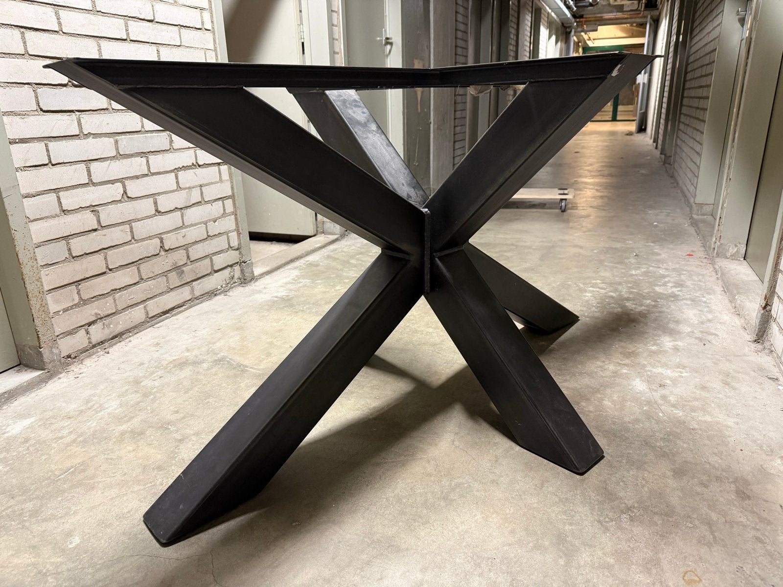 Stalen matrix zwart spinpoot, Huis en Inrichting, Tafelonderdelen, Ophalen, Tafelpoot, Gebruikt, 100 tot 150 cm
