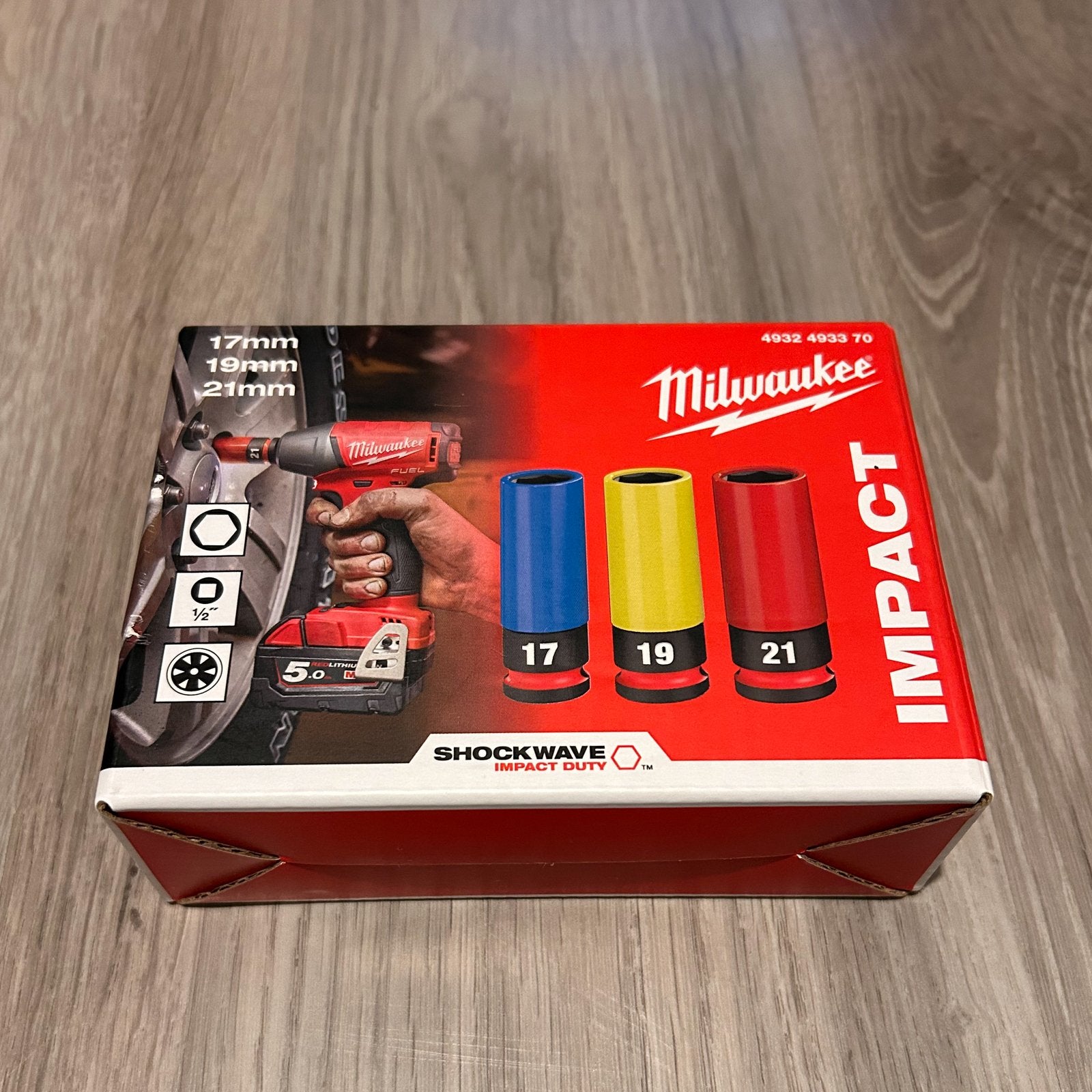 Foto 6 van Nieuwe Milwaukee M18 Fuel slagmoersleutel powerset.
