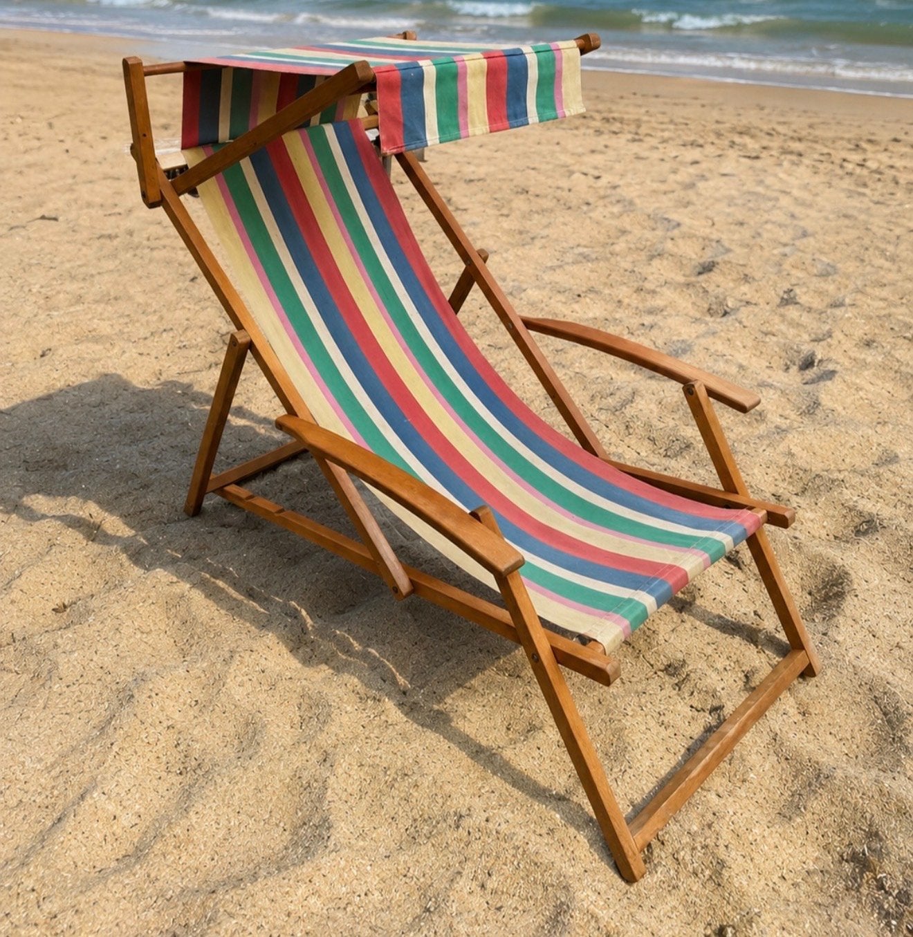 Originele houten strandstoel met zonnedak en strepen, Vintage, Gebruikt, Vintage, Vintage