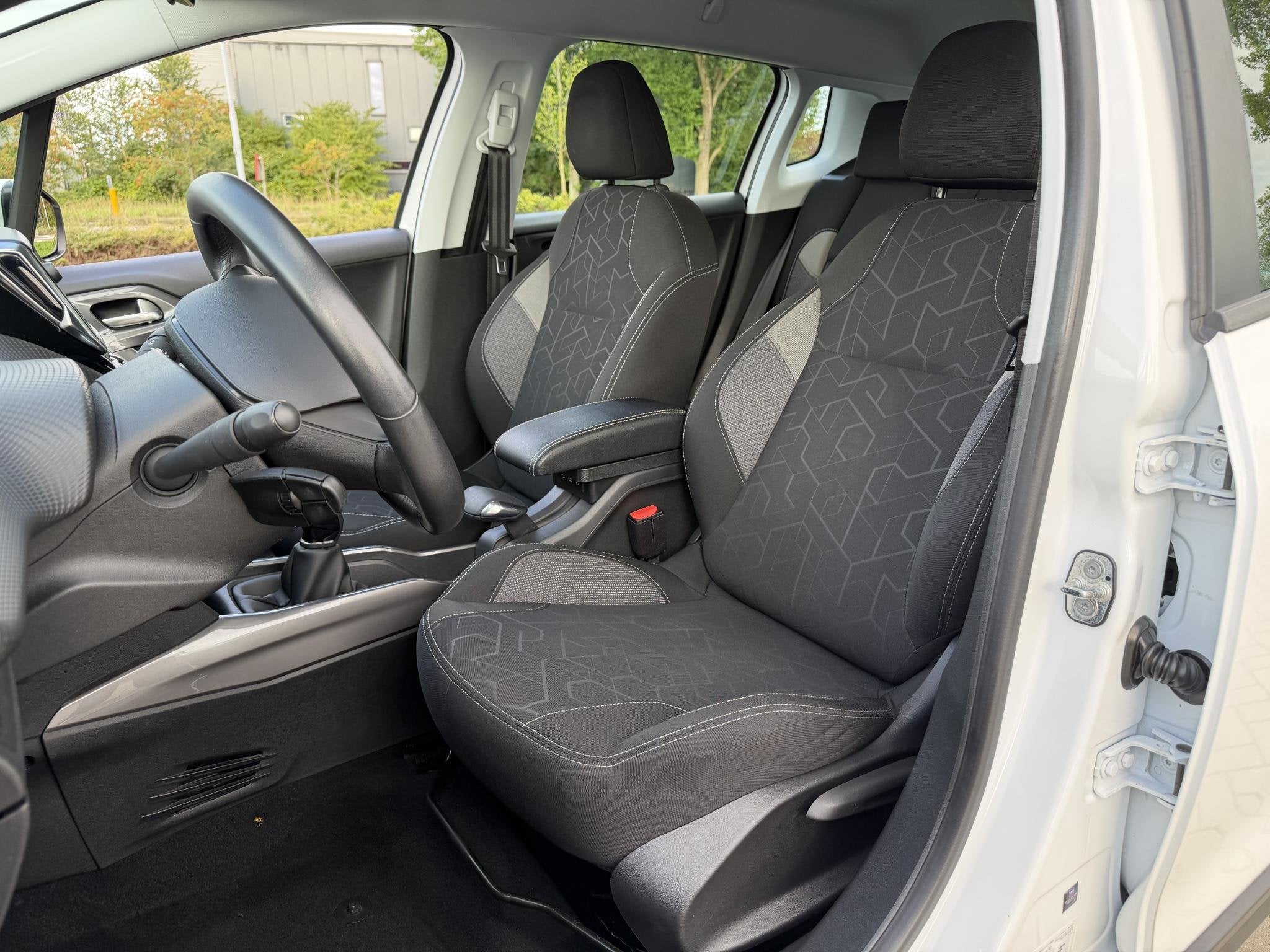 Peugeot 2008 1.2 PureTech Blue Lion | Airco | Apple Carplay/, Auto's, Voorwielaandrijving, 12 maanden, Stof, Euro 6