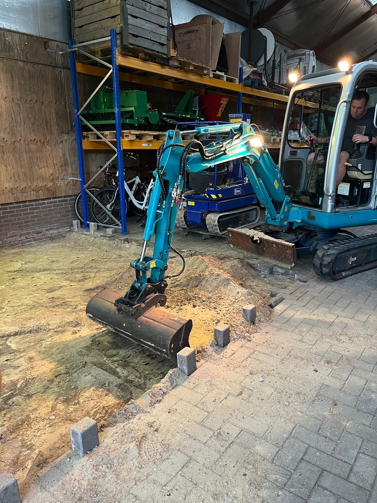 Minigraver met machinist | 1,8 ton | Graafwerk & grondwerk, Tuinontwerp
