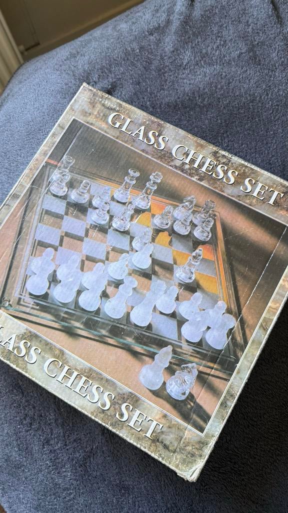 Glazen schaakspel - Compleet met bord en stukken, Een of twee spelers, Ophalen of Verzenden, Zo goed als nieuw