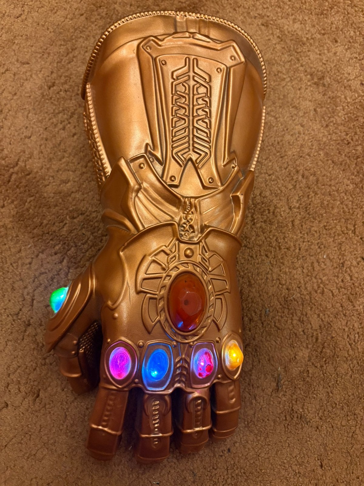 Thanos Infinity Gauntlet met LED-lichtjes, Ophalen of Verzenden, Gebruikt