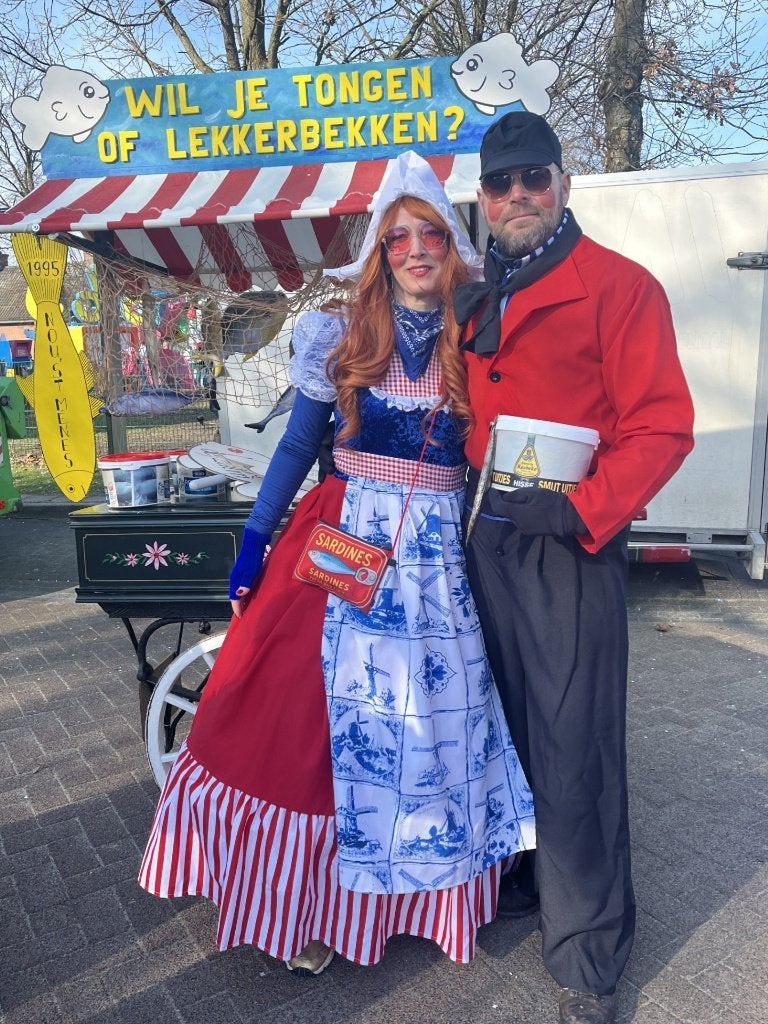 Loopgroep Volendam tongen of lekker bekken 14 pers, Ophalen, Carnaval, Overige maten, Zo goed als nieuw