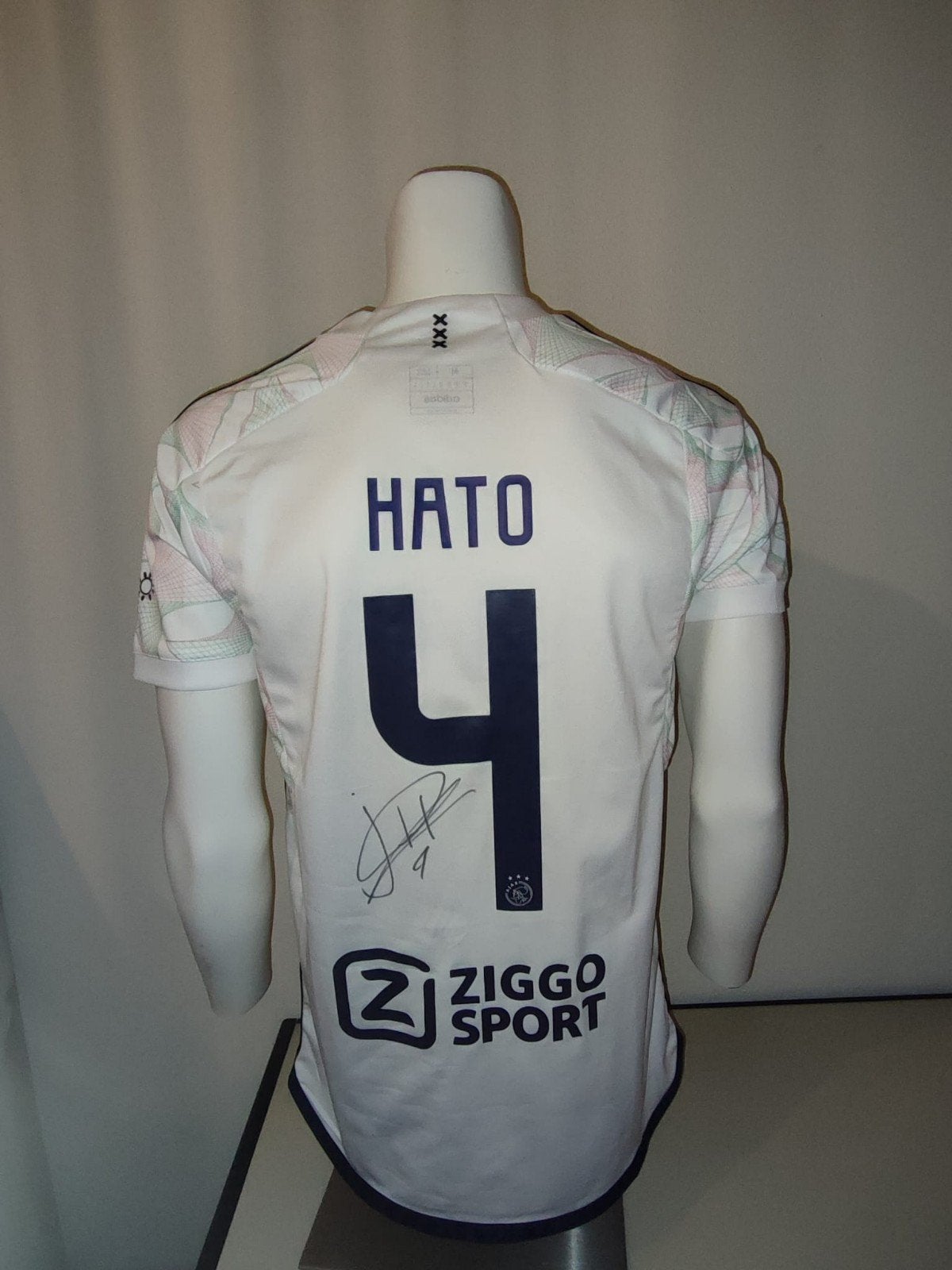 Ajax shirt gesigneerd door Jorrel Hato met COA, Verzamelen, Sportartikelen en Voetbal, Ophalen of Verzenden, Nieuw, Ajax, Shirt