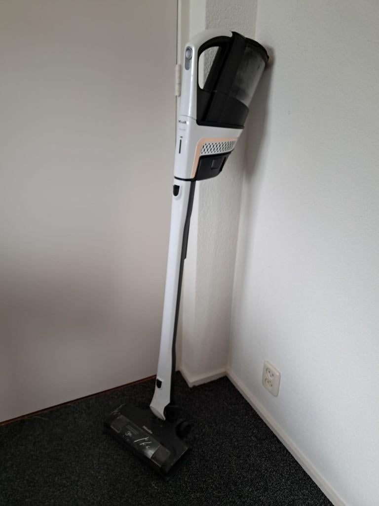Miele draadloze steelstofzuiger, Witgoed en Apparatuur, Stofzuigers, Gebruikt, Miele, Minder dan 1200 watt, Reservoir