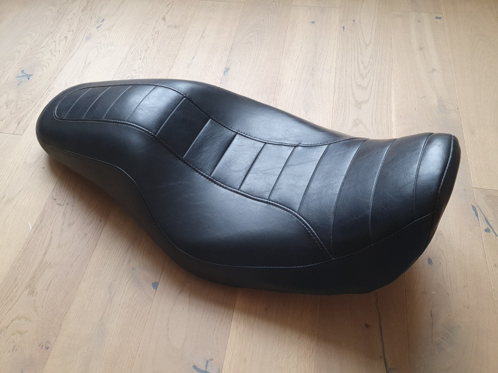 Origineel Harley Davidson Dyna Street Bob FXDB 2-pers zadel, Ophalen of Verzenden, Gebruikt