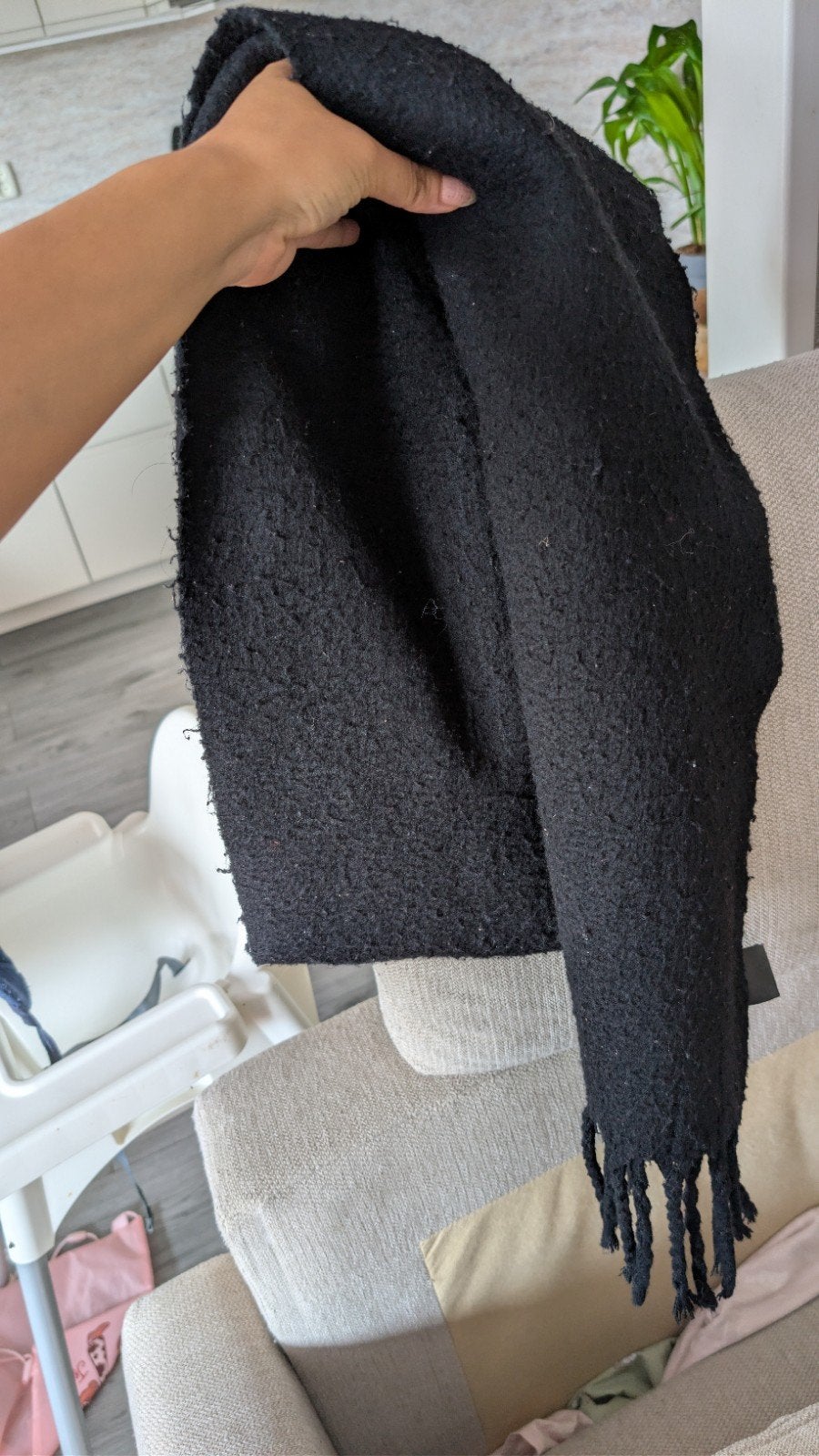 Zwarte Sjaal met Franjes - Warm en Stijlvol, Kleding | Dames, Mutsen, Sjaals en Handschoenen, Ophalen of Verzenden, Gedragen, Sjaal