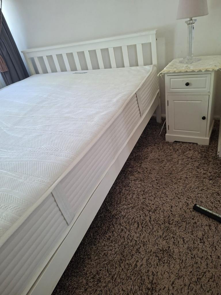 Ikea bed met matras, Huis en Inrichting, Slaapkamer | Bedden, Gebruikt, Wit, Tweepersoons, Hout