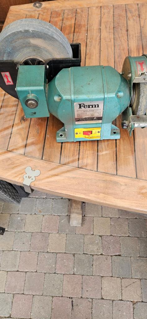 Ferm Nat- en Droogslijpmachine 370W, Ophalen of Verzenden, Gebruikt, Minder dan 700 watt, Werkbankslijpmachine