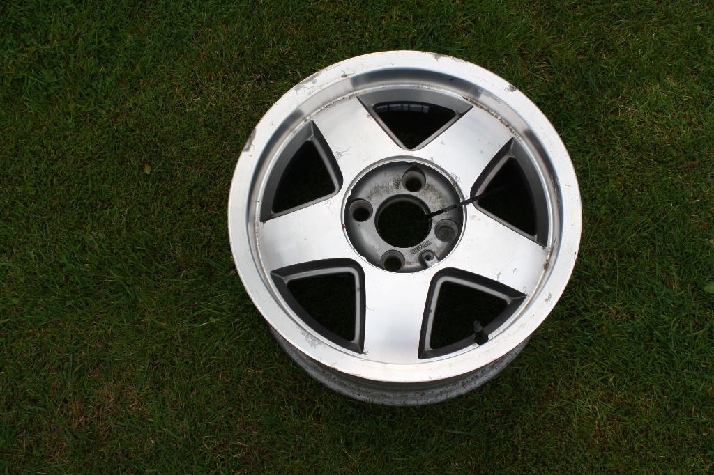 Gebruikte RONAL Ford 15inch lm 4-gaats velg., Auto-onderdelen, Ophalen, Zomerbanden, Velg(en)