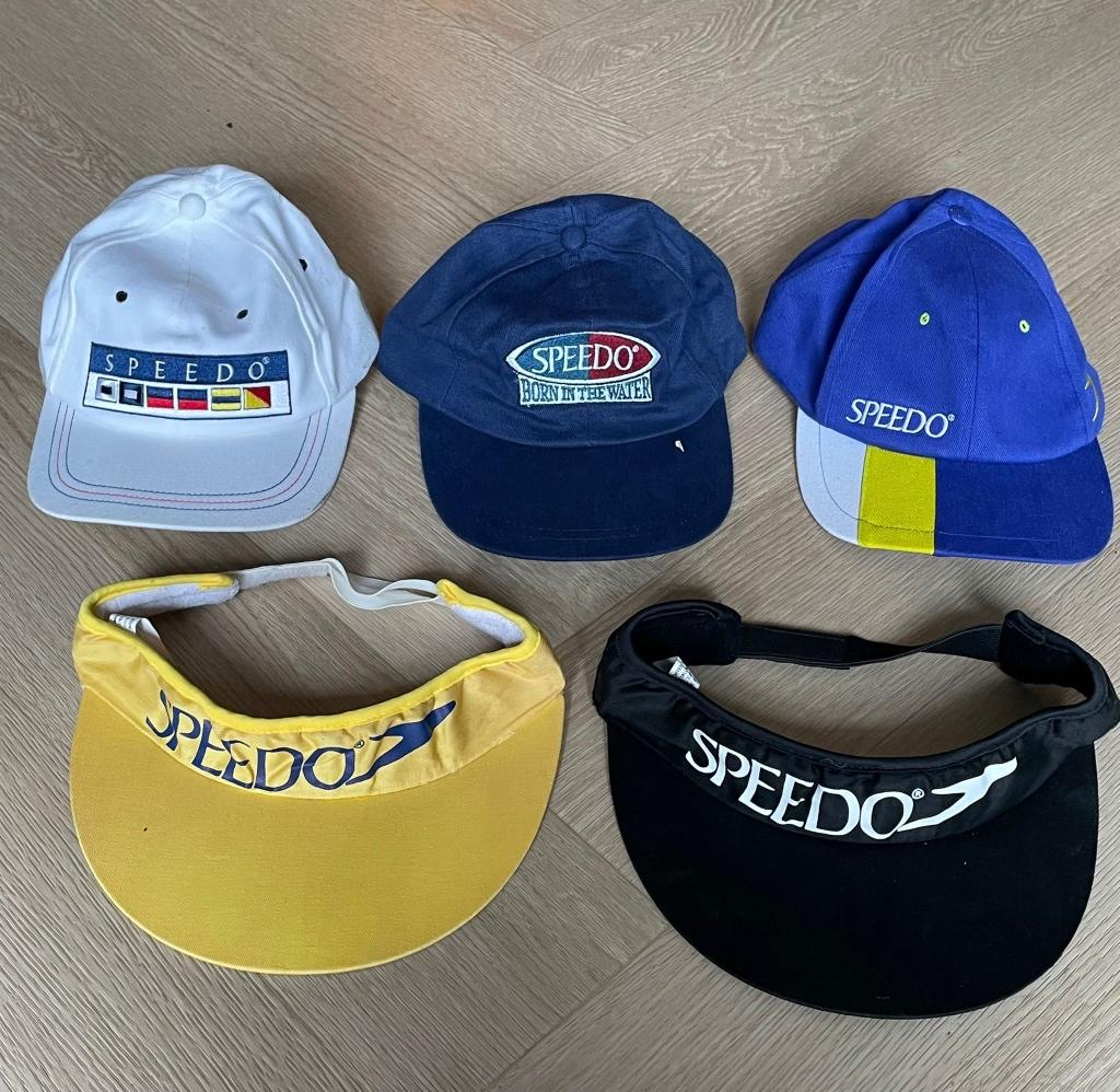 caps / petten 3x Speedo en 2 zonnekleppen, Ophalen, Gebruikt