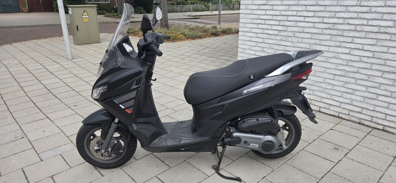 Aprilia SXR 50 – bouwjaar 2023 – 4.333 km, Fietsen en Brommers, Ophalen, Overige modellen, Maximaal 45 km/u, Zo goed als nieuw