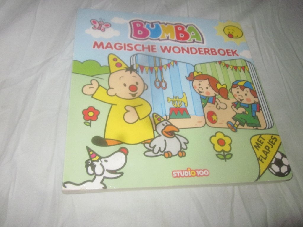 Bumba Magische Wonderboek Studio100 zgan, Boeken, Ophalen of Verzenden, Zo goed als nieuw, 2 tot 3 jaar, Uitklap-, Voel- of Ontdekboek