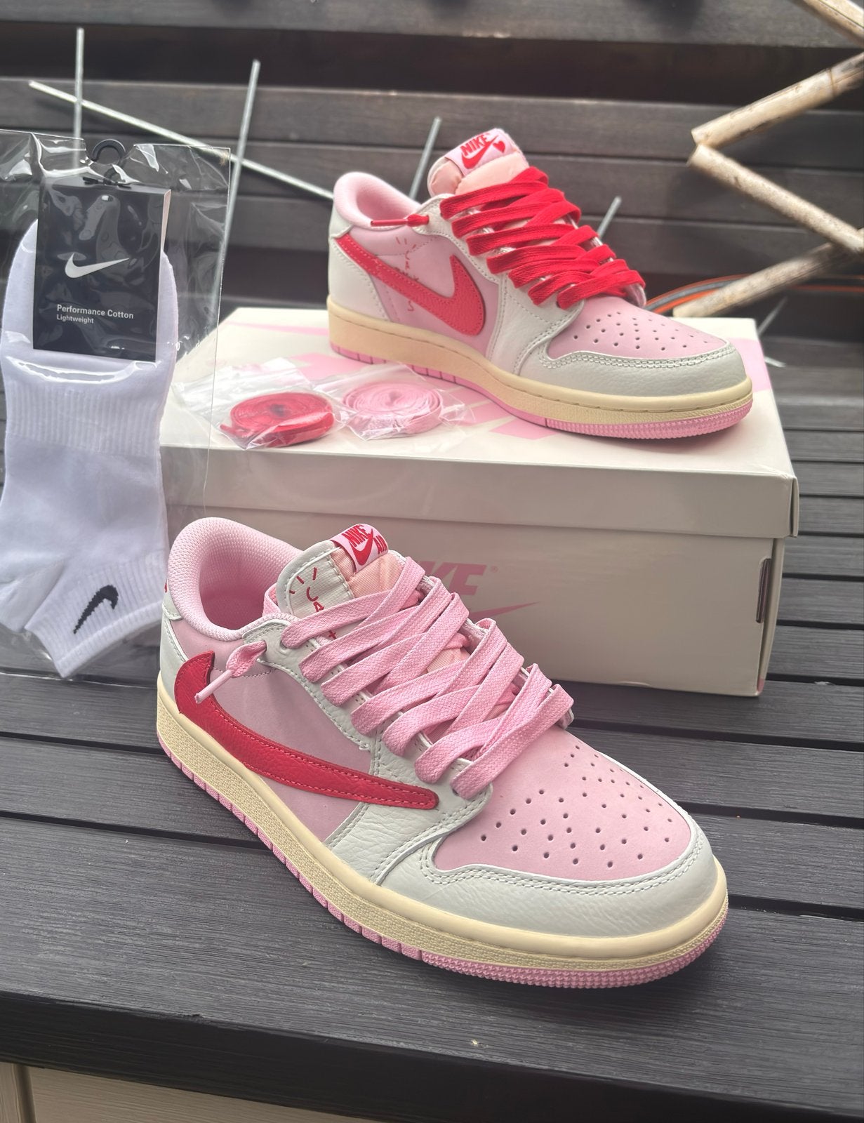 Nike Air Jordan 1 Low Travis Scott Medium Tropical pink, Nieuw, Ophalen of Verzenden, Sneakers of Gympen, Roze