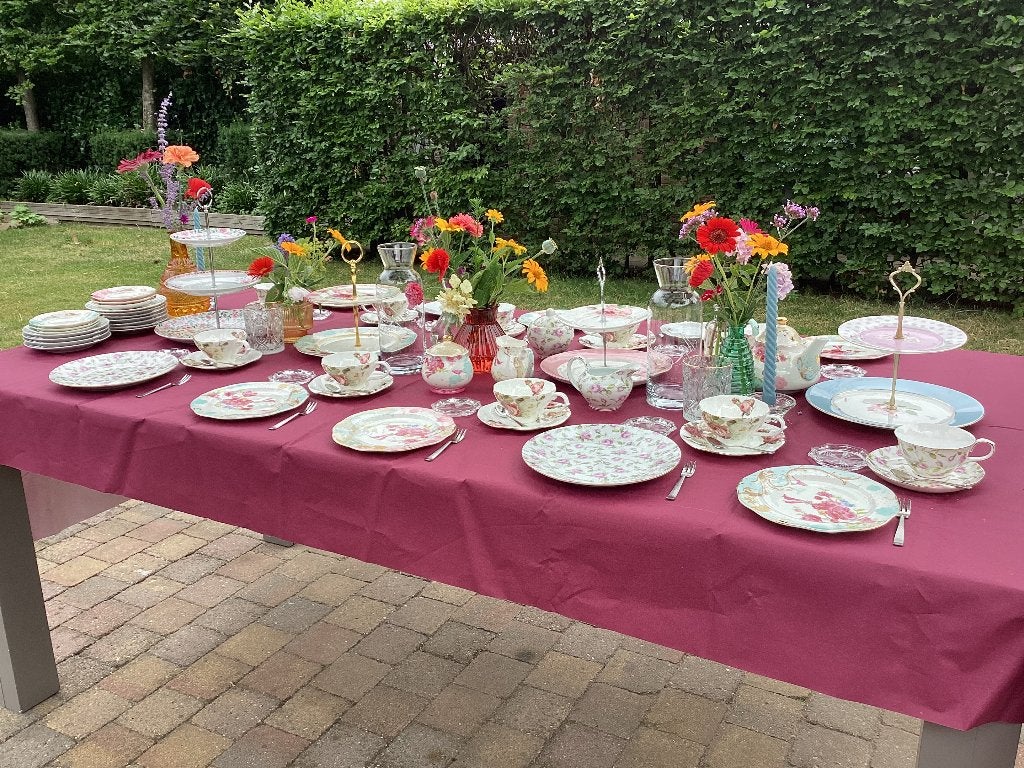 Romantisch High Tea servies te huur voor 10 personen, Ophalen, Gebruikt