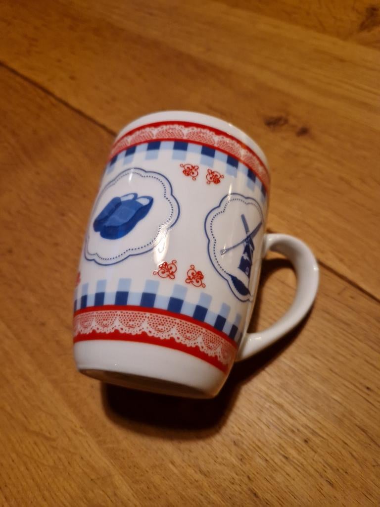 BEKER HOLLAND 🌷🌷 DECOR MOLEN KOE KLOMP TULP SINKI, Ophalen of Verzenden, Aardewerk, Overige stijlen, Overige typen