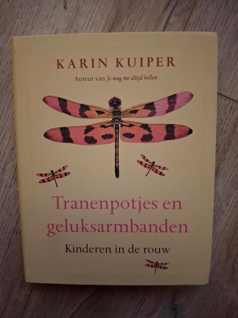 Karin Kuiper - Tranenpotjes en geluksarmbanden, Ophalen of Verzenden, Gelezen, Karin Kuiper