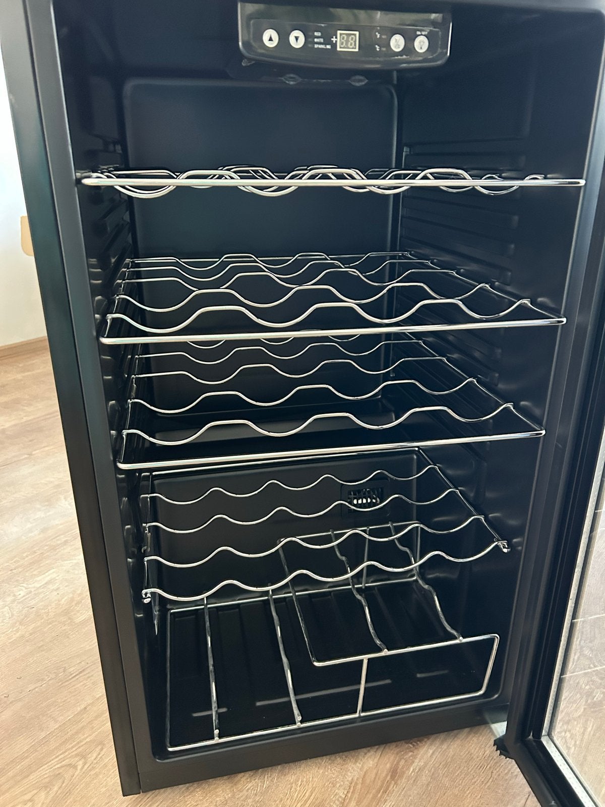 Exquisit Wijnkoeler Wijnkast - 59 flessen | Wine cooler, Ophalen, Zonder vriesvak, Minder dan 85 cm, 45 tot 60 cm