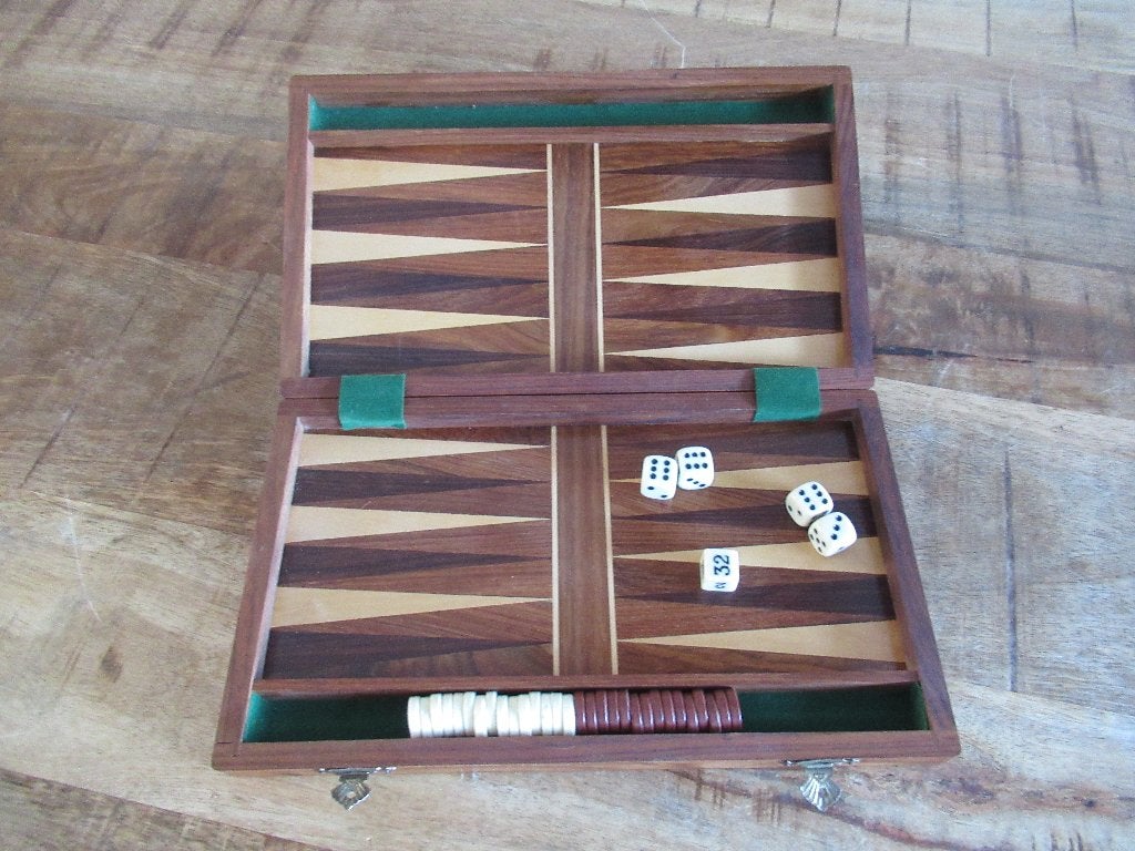 Mooi ingelegd Backgammonspel in kleine houten kist koffer, Ophalen of Verzenden, Zo goed als nieuw