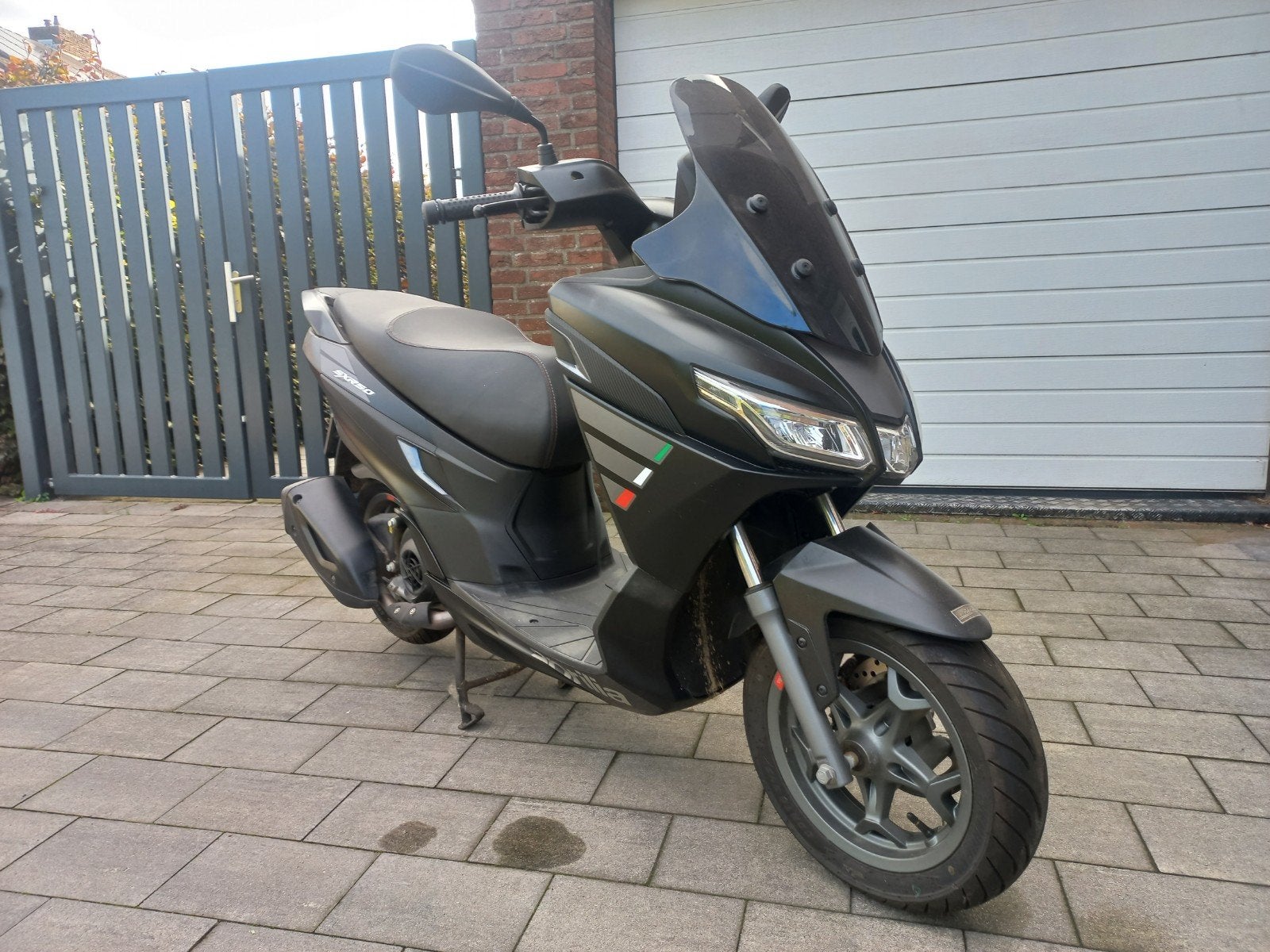 Aprilia SXR50 uit 2023 - Zo goed als nieuw, lage km stand, Ophalen, Overige modellen, Maximaal 45 km/u, Zo goed als nieuw