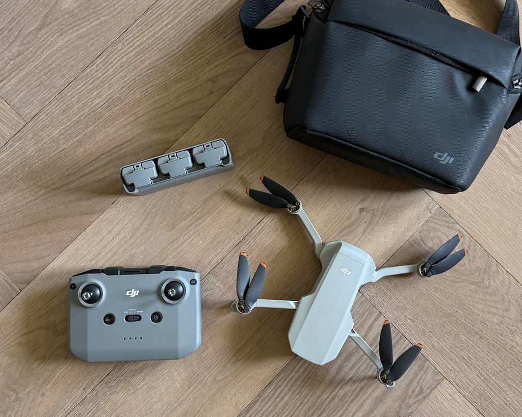 DJI Mini 2 SE Fly More Combo + Remote Controller + Bon, Audio, Tv en Foto, Drones, Cameradrone, 5 tot 10 kilometer, Zo goed als nieuw