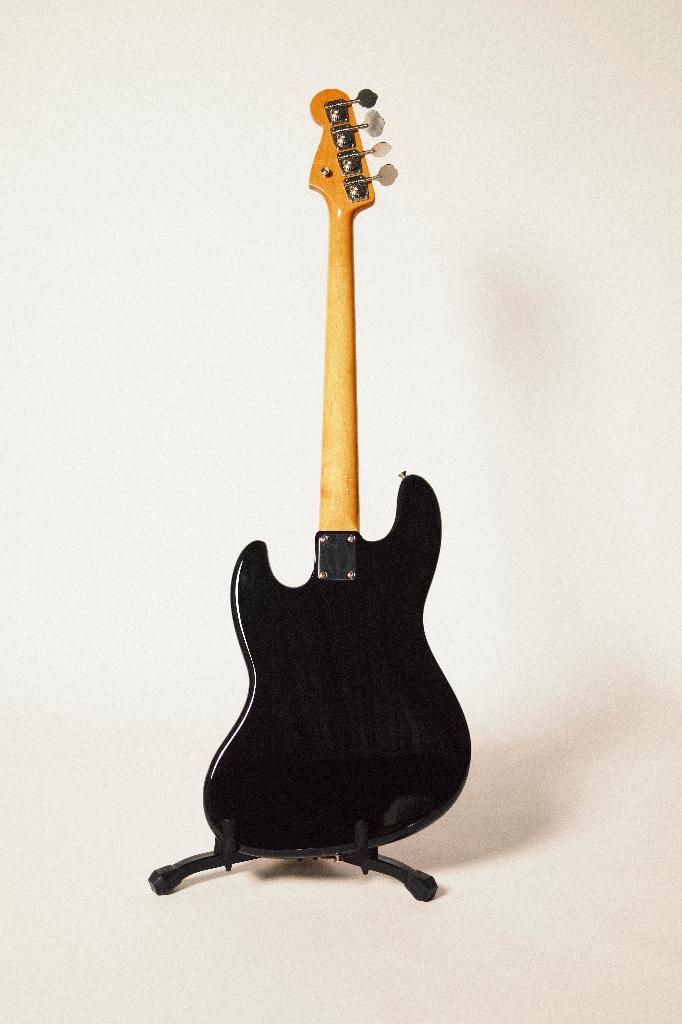 Fender Jazz Bass - 2004, 17600 N. Perimeter Drive, Suite 100, Scottsdale AZ 85255-5435, Verenigde Staten, Contactemea@fender.com