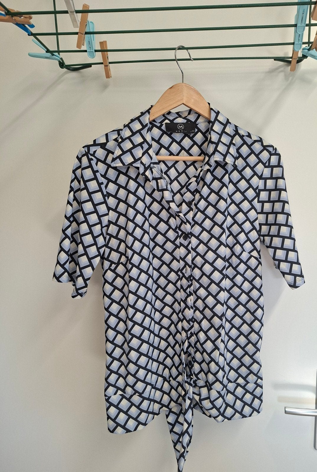 Knoopblouse met patroon, maat L, Kleding | Dames, Ophalen of Verzenden, Gedragen, Maat 42/44 (L), Zwart