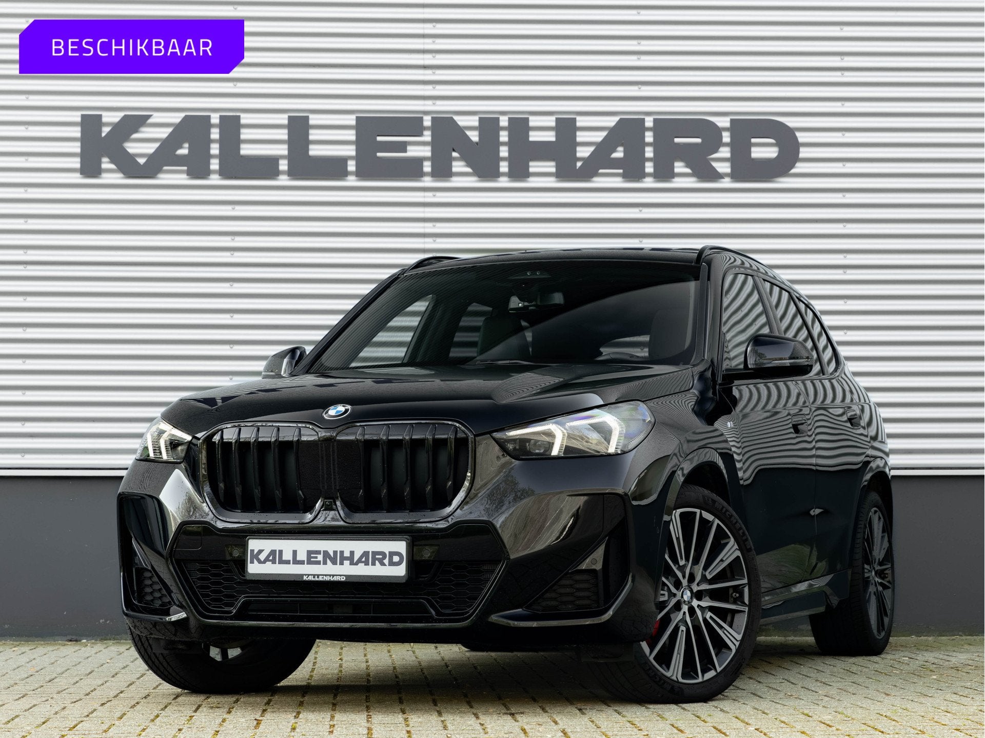 BMW X1 sDrive18i M-Sport Pro - Innovation - Travel - Comfort, 12 maanden, 136 pk, Zwart, Leder