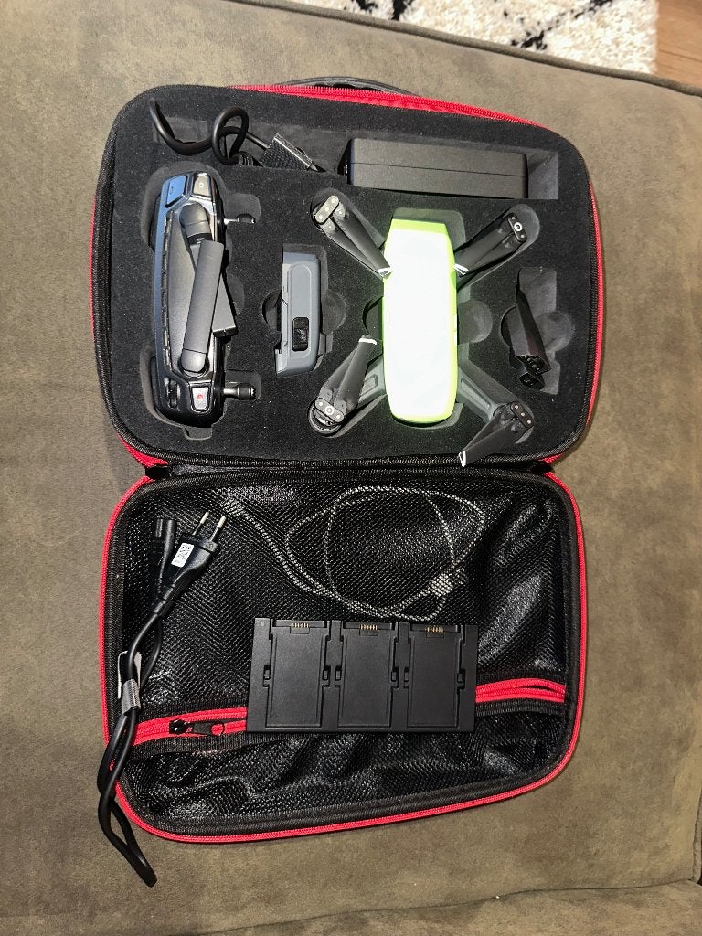 DJI Spark Fly More Combo - Zo goed als nieuw, 250 tot 900 gram, Cameradrone, Zo goed als nieuw, 1 tot 5 kilometer