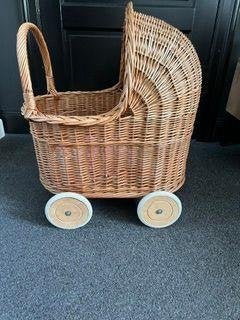 Rieten poppenwagen met kap, Ophalen, Zo goed als nieuw, Babypop