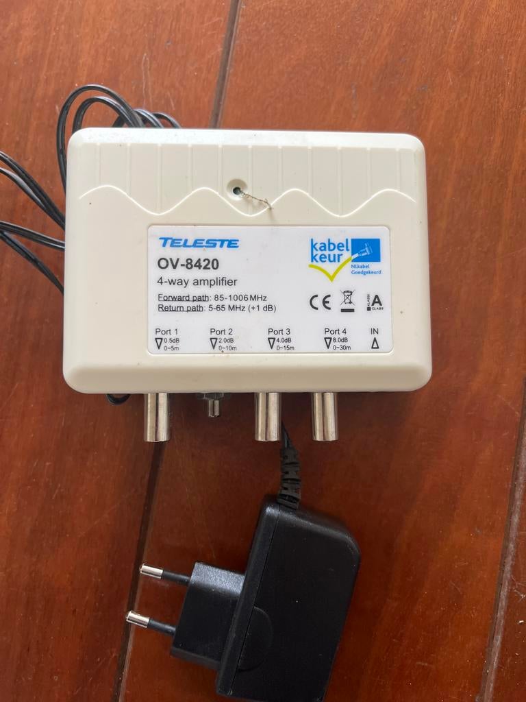 Teleste OV-8420 4-weg versterker kabel - 100% werkend, Audio, Tv en Foto, Audiokabels en Televisiekabels, Gebruikt, Tv-kabel, Ophalen
