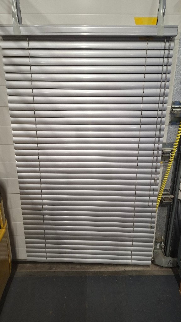 Diverse lamellen Aluminium jaloezieën Grijs 98,5cm Breed., Ophalen, Jaloezie, Overige merken, .
