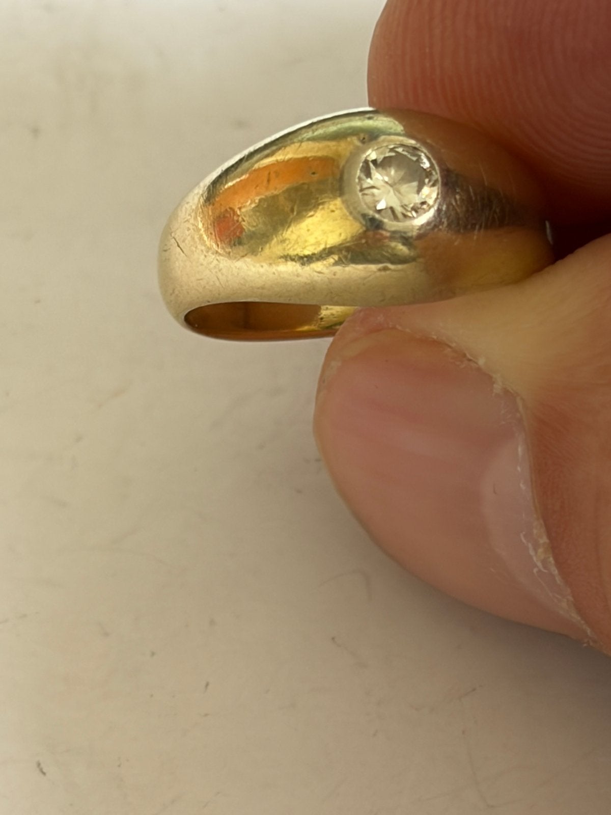 Gouden ring met briljant, Ophalen of Verzenden, Zo goed als nieuw, 17 tot 18, Dame