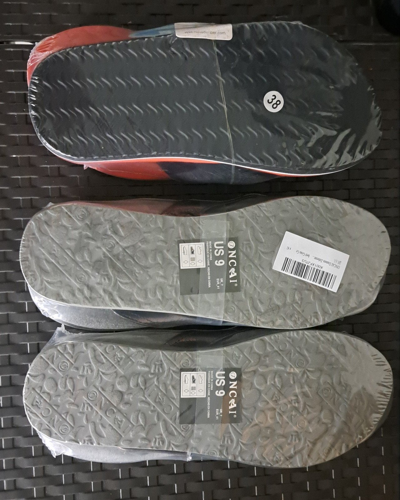 Slippers maat 41 en 38, Nieuw, Grijs, Ophalen, Slippers