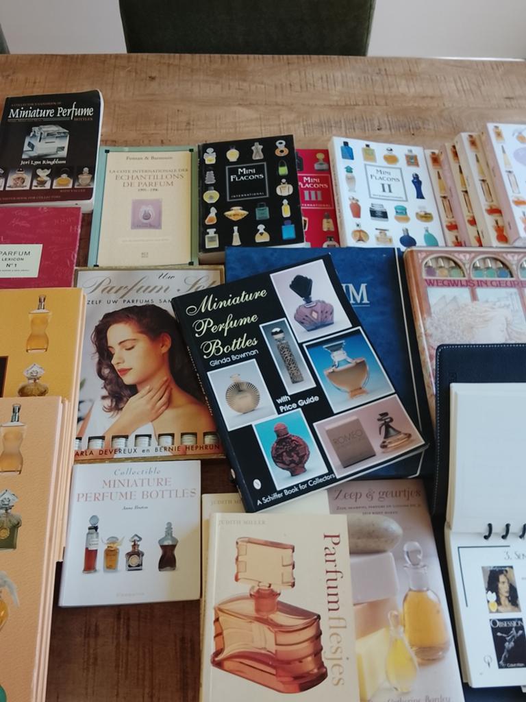 Mega collectie parfum boeken, Ophalen of Verzenden, Zo goed als nieuw, Toebehoren